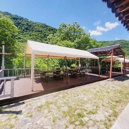 Yeongwol Hwanggung Hanok Pension المظهر الخارجي الصورة