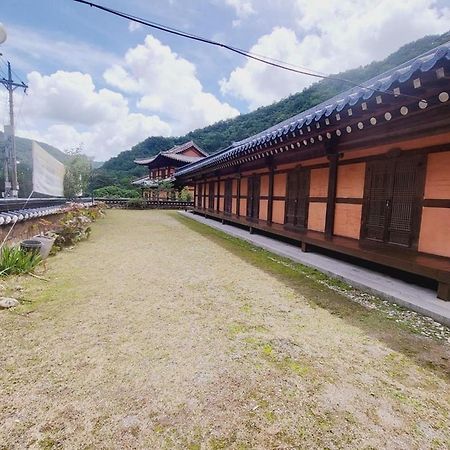 Yeongwol Hwanggung Hanok Pension المظهر الخارجي الصورة