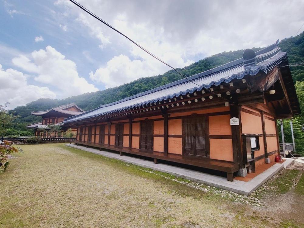 Yeongwol Hwanggung Hanok Pension المظهر الخارجي الصورة