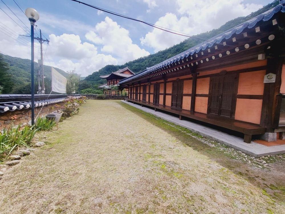 Yeongwol Hwanggung Hanok Pension المظهر الخارجي الصورة