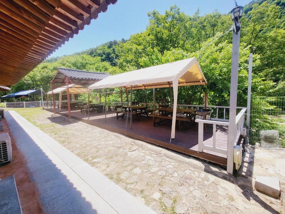 Yeongwol Hwanggung Hanok Pension المظهر الخارجي الصورة